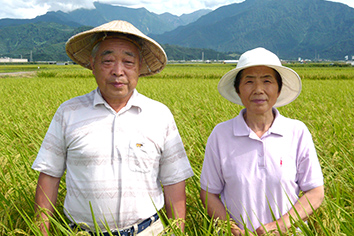 坂大 輝夫・美津子